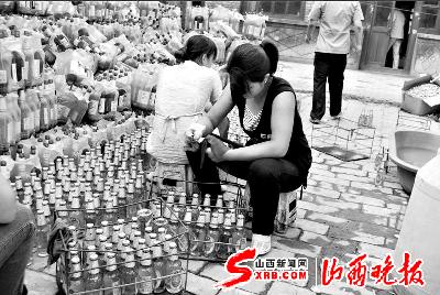 夏天了，喝啤酒您可得当心(组图)