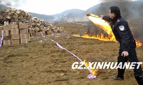 贵阳警方集中销毁３万多瓶假酒涉案金额上千万元
