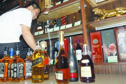 百元假洋酒夜店卖两千 主要出现在KTV等娱乐场所