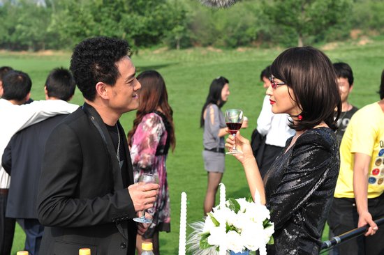 《戒烟不戒酒》莫小棋助兴朱时茂婚礼 激情献吻
