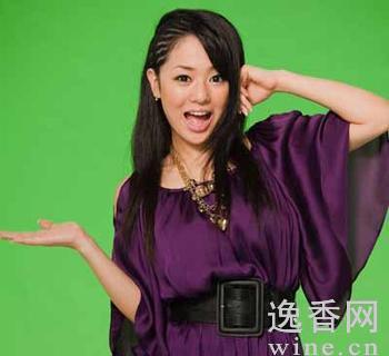 苍井空出席糖酒会代言赚千万喜欢喝红酒丰胸（图）
