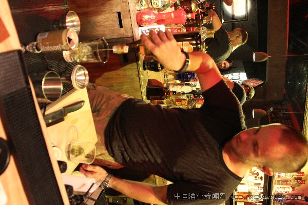 点击放大