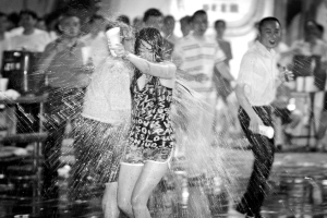 啤酒节昨落幕6万人整脱257吨酒