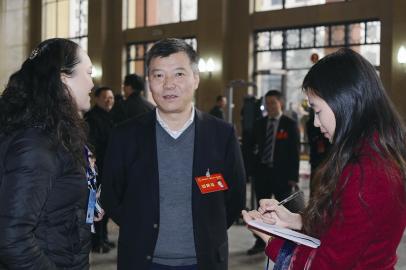 “两会”的间隙要采访谢明是一件不太容易的事，作为泸州老窖现任董事长，他认识的人很多，而认识他的人，更多。