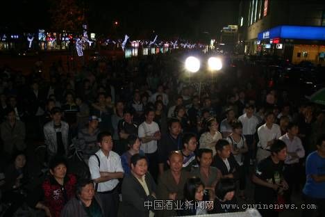 点击放大