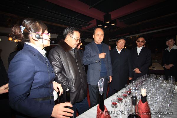 点击放大