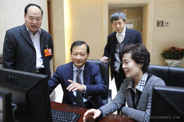 点击放大