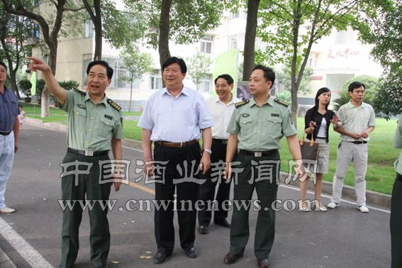点击放大