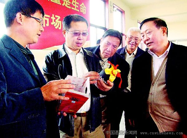 点击放大