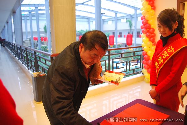 点击放大