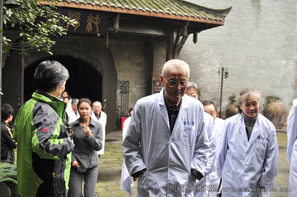 点击放大