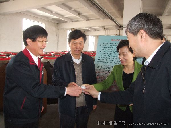 点击放大