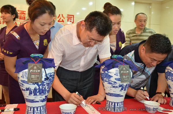 点击放大