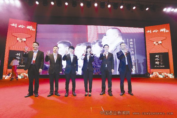 点击放大