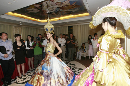 奇云堡品酒会上引人注目的法国服饰
