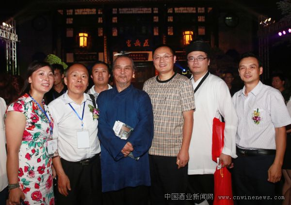 点击放大