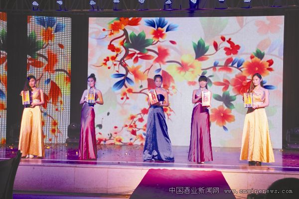 点击放大