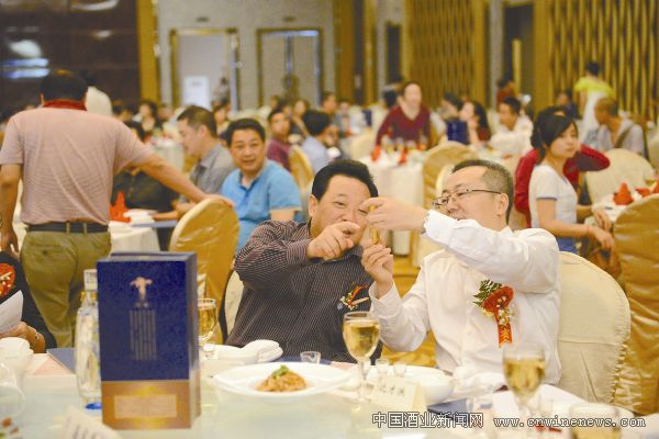 点击放大