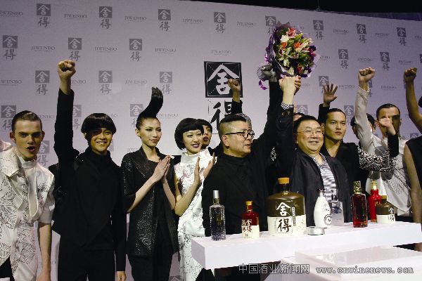 点击放大
