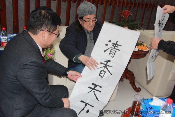 点击放大