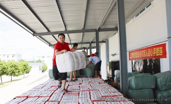 点击放大