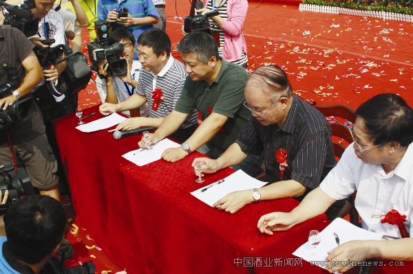点击放大