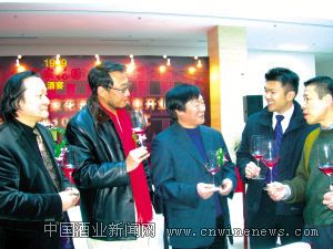 点击放大