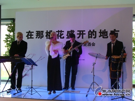 现场法国乐队驻唱
