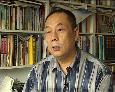 中国社科院金融研究所副所长王松奇在仔细计算后，认为此次消费税的调整对一方面是弥补财政缺口，更重要的是细化税收，堵住税收漏洞的一个重要标志。