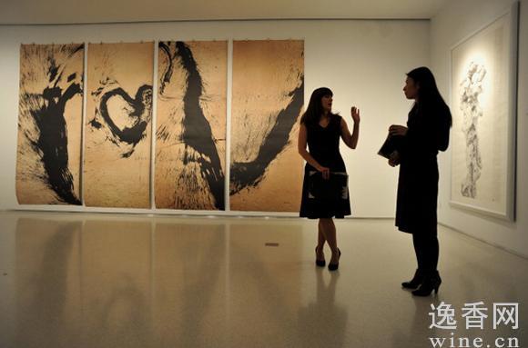 佳士得表示，2008年以来，在该公司国际拍卖会上竞拍的中国内地客户人数翻了一番。墨菲表示：“需求仍然在那儿，因为我们的客户人数正在增加。正因如此，我们才希望把佳士得品牌带入中国，为那些进入中国市场的客户提供服务。”根据协议，佳士得不得在中国内地拍卖1911年之前的文物，比如珍贵的古画和古董。