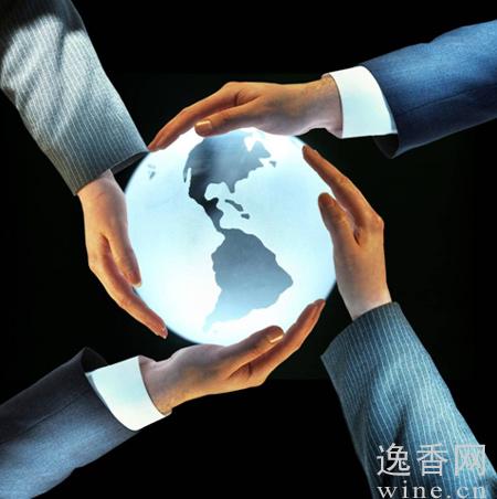 国内数据调查机构新生代最近发布的调查也显示：受到年轻一代追求以红酒为代表的健康生活方式的影响，中国白酒消费者中老年化趋势明显，平均年龄高达39岁，80后和90后只占白酒消费群的26.4%。
