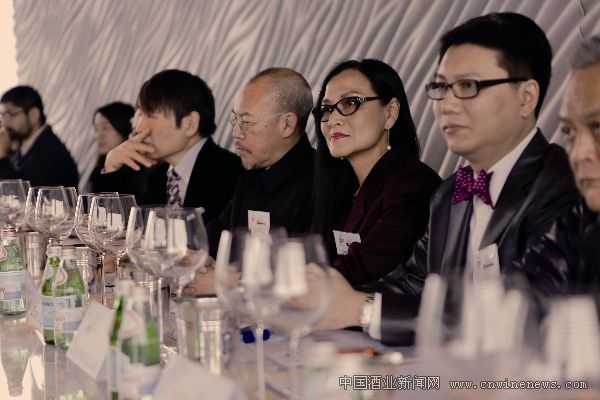 点击放大