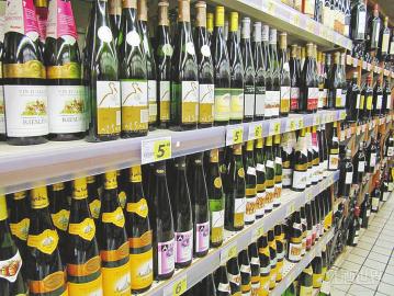 进口葡萄酒量增价跌 每升不到八块钱 